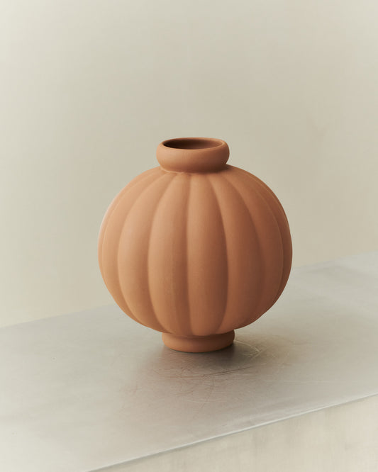 BALLOON VASE 01 SANDED OCKER